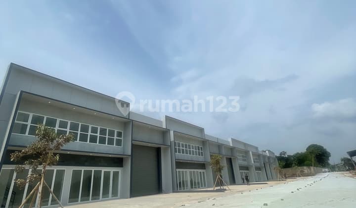 Gudang 2 km ke tol Legok