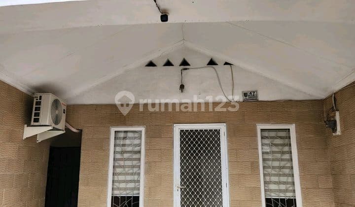 For Sale Well-Maintained Second-Hand House in Pancoran Mas, Depok