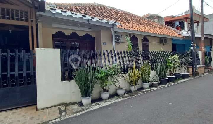Strategic, Comfortable, and Flood-Free House in Swadarma Comp. BNI Ulujami, South Jakarta