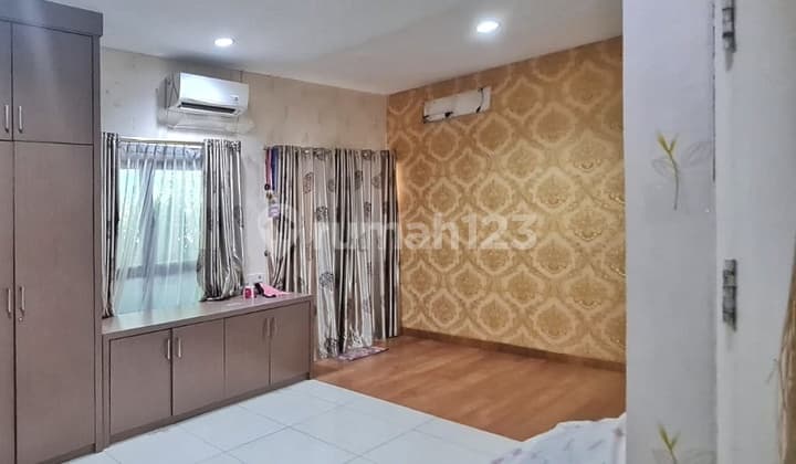 Jual Cepat! Rumah Hadap Utara Di Cluster Cassia, Semi Furnished, Harga Nego Di Jakarta Timur