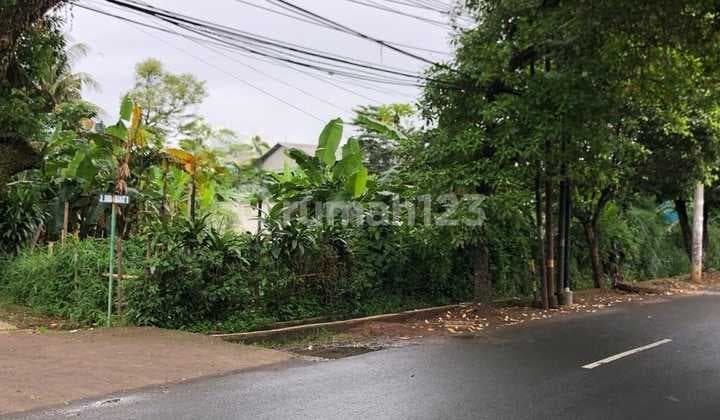 For Sale: Midwife's land in Jagakarsa, South Jakarta, 1200m², suitable for residential development.