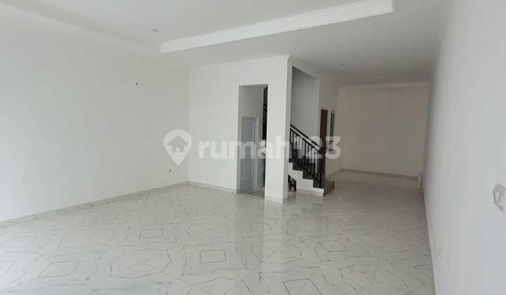 Dijual Rumah Baru Kelapa Gading 3,5 lantai kosongan dalam komplek