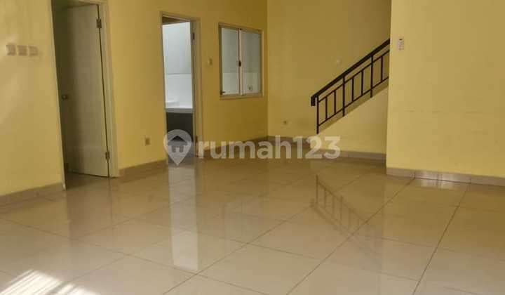 DISEWAKAN RUMAH PIK DALAM KOMPLEK 2 LANTAI 120JT/TAHUN KOSONGAN