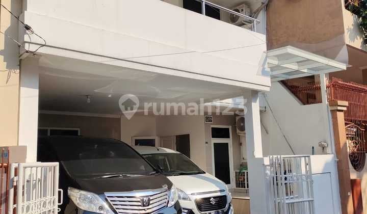 Murah!! Dijual Rumah Rapi 2 Lantai di Kelapa Gading