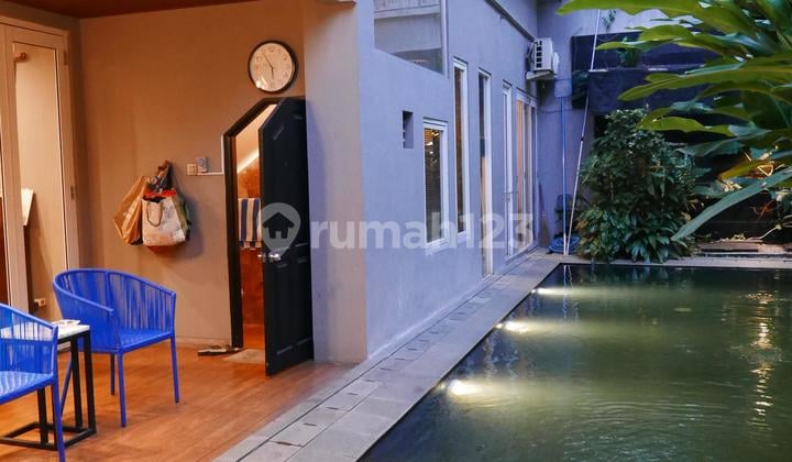 DIJUAL RUMAH CEMPAKA PUTIH MODERN TROPICAL SIAP HUNI 2 LANTAI