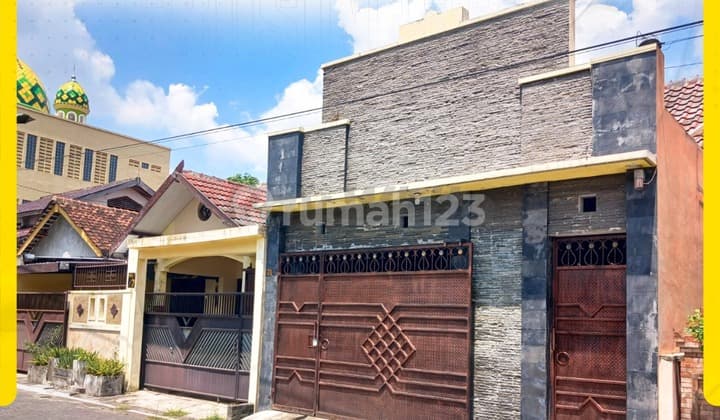 Rumah Kokoh Full Bangunan di Gentan Baki, Lokasi Strategis di Pusat Hunian Premium