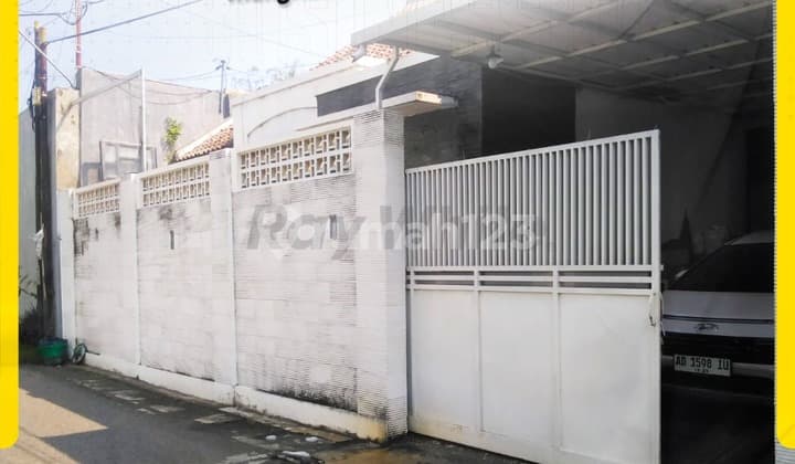Exclusive House Mangkubumen Banjarsari, "Ring 1" Location in Central Solo City with 12-Meter Front Width
