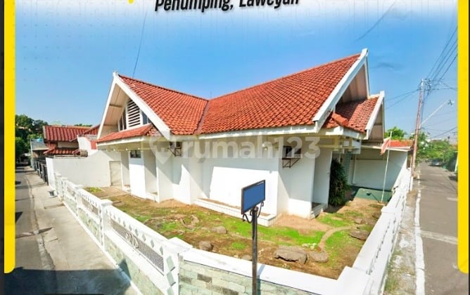 Rumah Hook Klasik Halaman Luas di Kawasan Elit Kalitan Solo