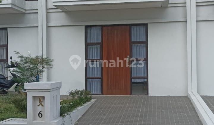 Rumah 2 Lantai, Strategis Di Vida Bekasi