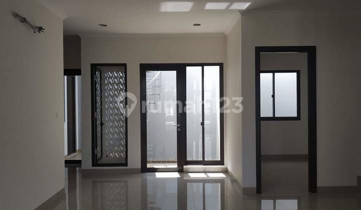 Rumah Minimalis Cluster Cynthia Di Summarecon Bandung