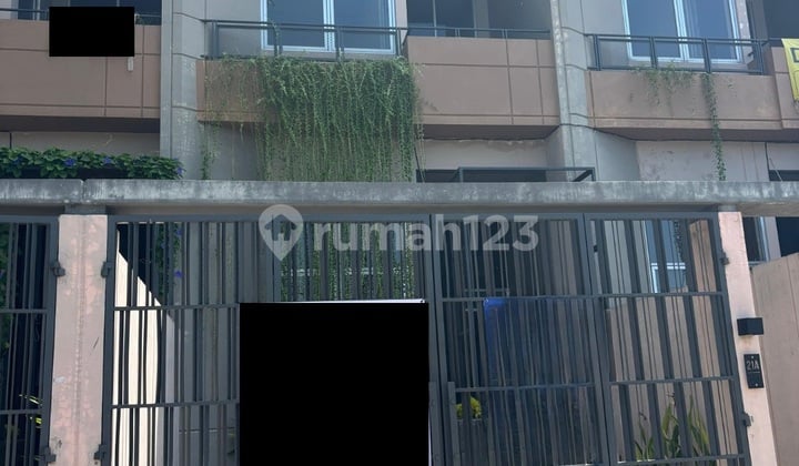 Dijual Rumah Siap Huni Strategis di Kembangan, Meruya