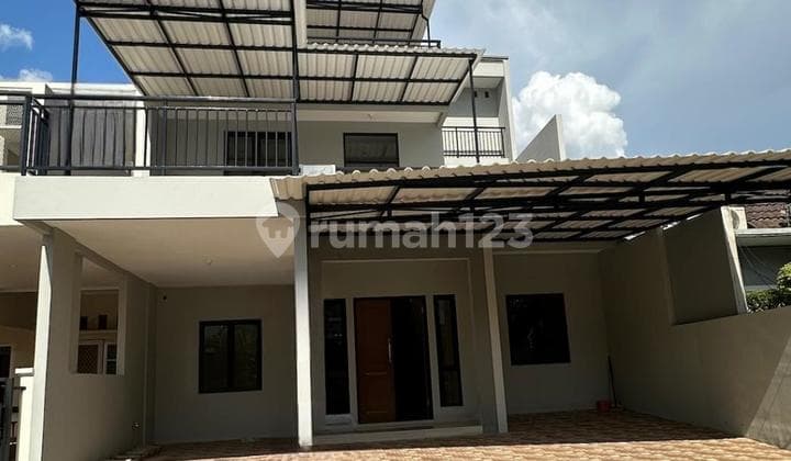 RUMAH CANTIK 3 LANTAI SIAP HUNI DI TAMAN CHRYSANT 1 BSD