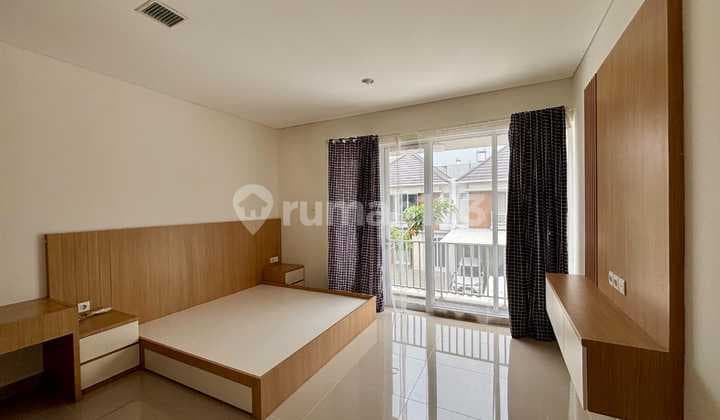 RUMAH RAPI DI GADING SERPONG SEMI FURNISH SIAP HUNI LOKASI BAGUS