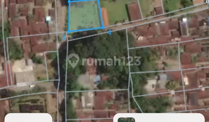 Tanah Hook Di Daerah Pemukiman Dekat Jalan Raya