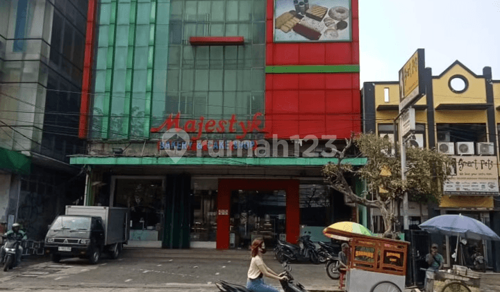 Strategic Ready-to-Use Shophouse on Jatiwaringin Main Road