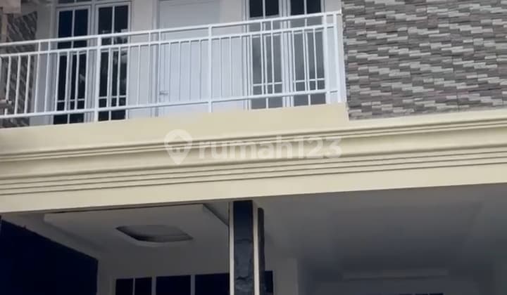 Rumah Cantik3 Lantai Jatinegara Barudekat Stasiun Klender