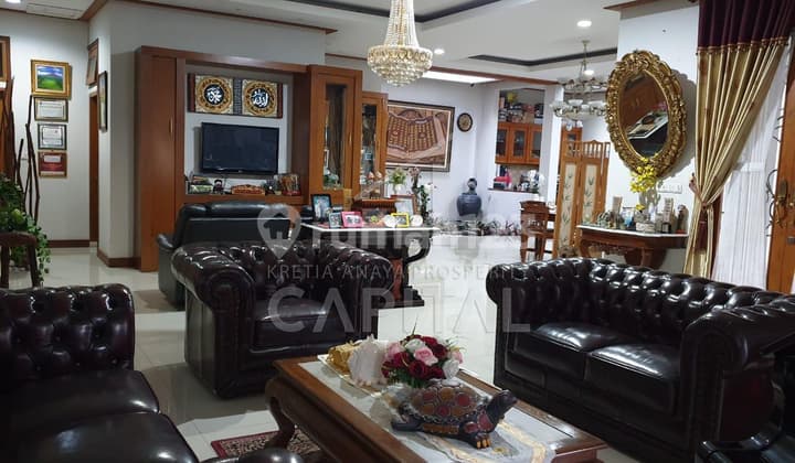 Rumah Mewah dan Asri 3 LT di Kawasan Elite Setrasari Bandung