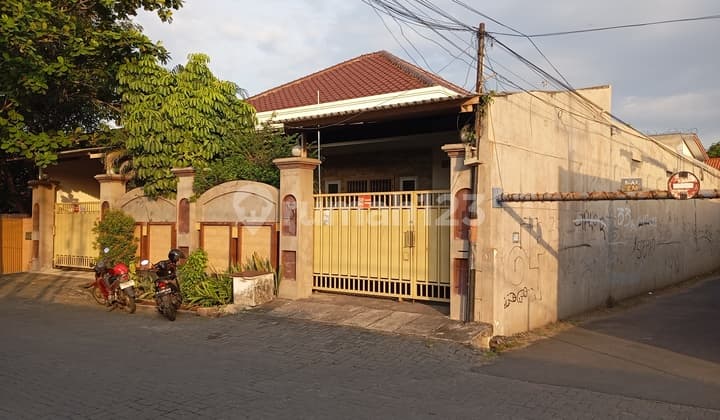 Rumah Stategis Jl.mlaten Trenggulun Semarang Timur