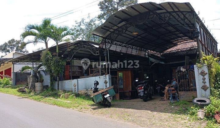 House + Antique Warehouse in Gunungpati House + Antique Warehouse in Gunungpati