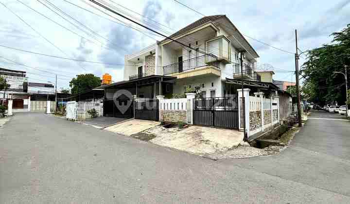 AKSES JALAN 3 MOBIL LEBAR!!! RUMAH SIAP HUNI POSISI HOEK DEKAT ST CAWANG DAN AREA BISNIS SERTA KULINER TEBET