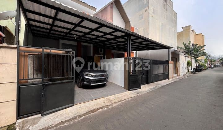 BRAND NEW HOUSE SIAP HUNI!!! LOKASI STRATEGIS DI ZONA BISNIS DAN AKSES JALAN 2 MOBIL