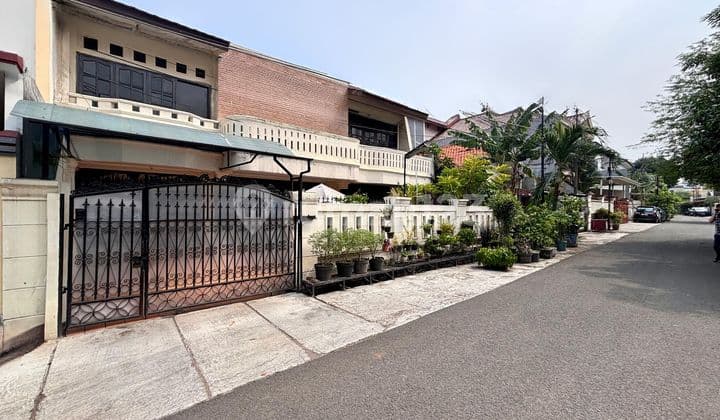 WIDE ROAD ACCESS IN THE PRIME AREA OF WEST TEBET, STRATEGIC LOCATION JUST A WALK AWAY TO TEBET ECO PARK AND IN THE BUSINESS AND CULINARY CENTER OF TEBET