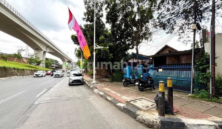 Dijual rumah dilokasi strategis dan pusat bisnis serta area perkantoran,50 meter ke halte bus TJ