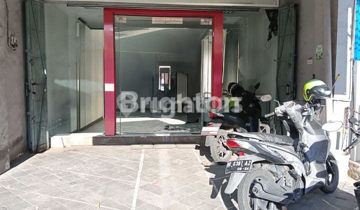 Ruko 3 Lantai Cocok untuk Kantor atau Rumah Tinggal Sekaligus Usaha