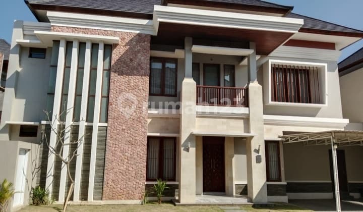 Exclusive Villa Balcony 3 Bedroom, Design Modern & Elegan. Lokasi Strategis Hanya 5 Menit ke Pantai Sanur