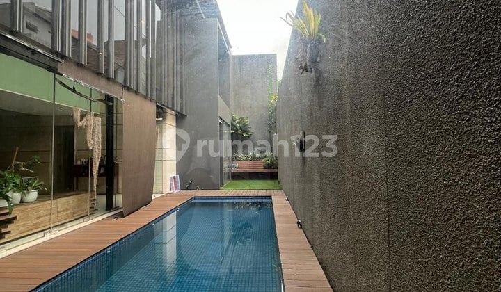 Rumah Mewah Modern Kawasan Elite Kebayoran Baru Asri Nyaman Siap Huni, Bebas Banjir