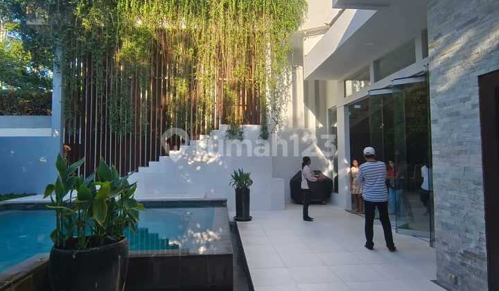 Luxury Modern Tropical Freehold Villa For Sale -Jimbaran (421V)