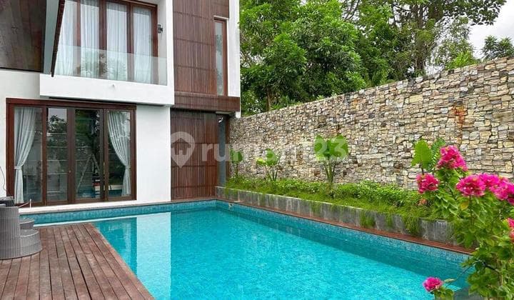 Fully Furnished 2-Story Villa 4+2 Bedrooms Sanur (HAN)