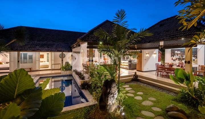 Tropical Oasis 4 Bedroom Villa for Families in Seminyak (222V)