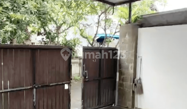 Rumah Semi Vila 3+1 KT, Kolam Renang di Renon