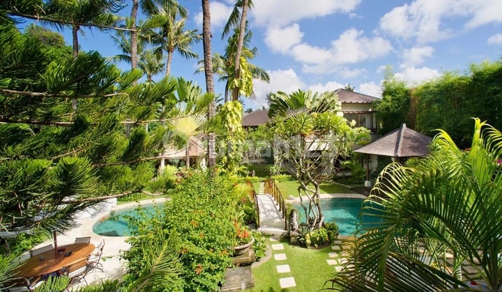 Luxury Consulate Villa - 100M to Mertasari Beach, Sanur (159V)