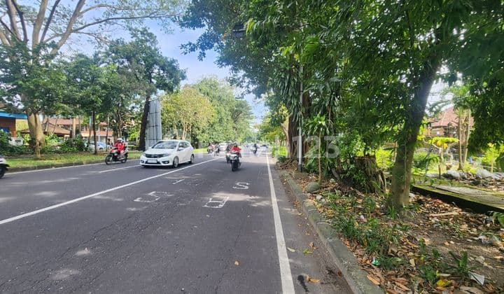 Disewakan Tanah Komersial Strategis di Jalan Utama Renon (93V)