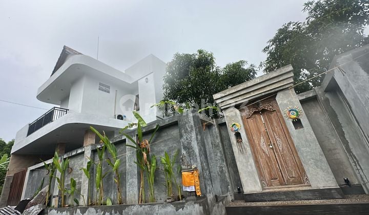 Rumah 2 Lantai dengan Rooftop, Taman Luas Kediri Tabanan (332V)