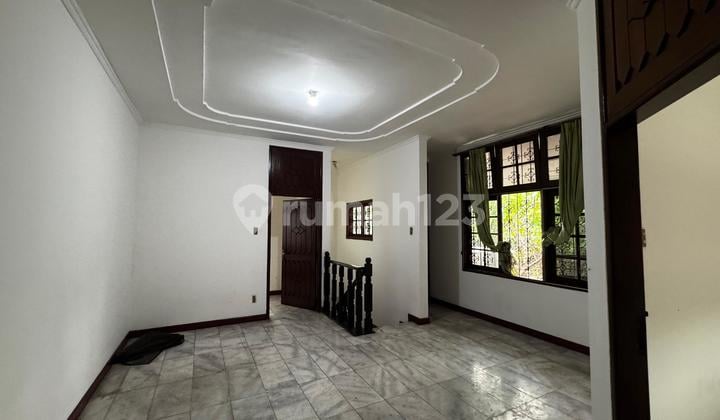 Rumah di Kebayoran Baru, Jalan Kaki ke MRT Blok M dan Trans Jakarta, bisa untuk Kantor