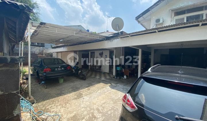 Rumah Tua Hitung Tanah di Kebayoran Baru, di Kawasan Strategis, Dekat Blok M