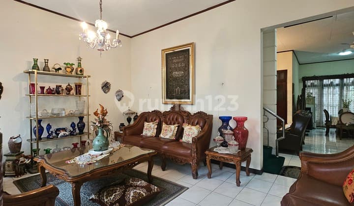 Rumah 2 Lantai Di Jual Di Kebayoran Lokasi Strategis