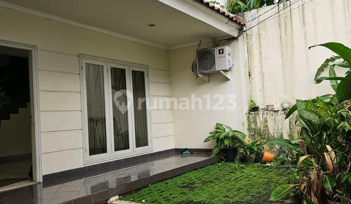 Rumah 2 Lantai Stategis Bagus Pondok Indah