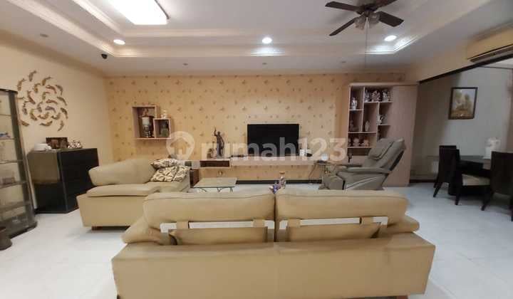 Rumah Furnished 2 Lantai + Basement Dekat Mall Pondok Indah