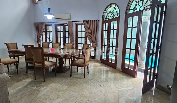 Rumah 2 Lantai di Sewakan di Kuningan