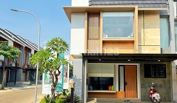 Minimalis Modern! Rumah 3 Lantai Raedy dan Siap Huni!