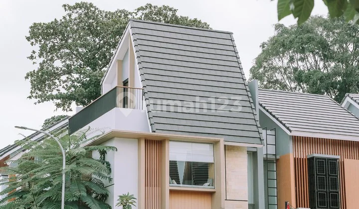 Rumah 3 Lantai, Harga 2 Lantai! Hunian dengan Lokasi Strategis!