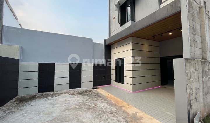 2-Storey House Near Train Station and A Step to the Alun-alun (Town Square)
