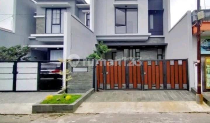 Rumah Rungkut Asri 2 Lantai Siap Huni Modern Minimalis