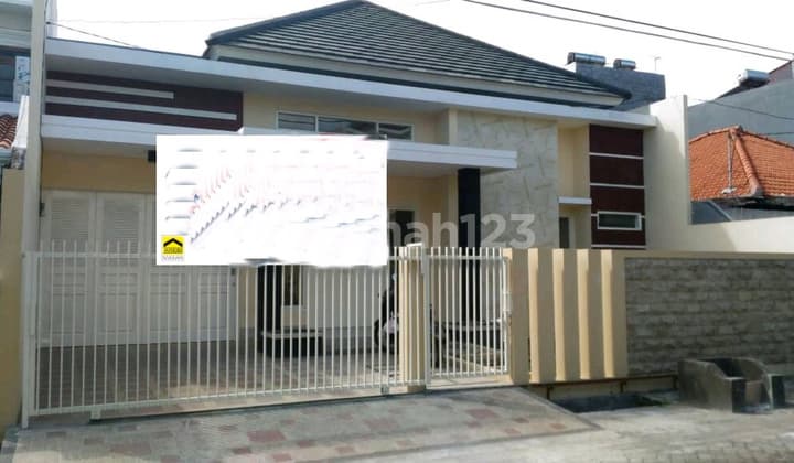 Rumah Manyar Tirto Asri Area Tengah Kota Murah Siap Huni