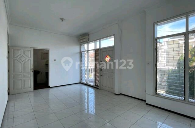 Rumah Manyar Jaya Praja Modern Siap Huni