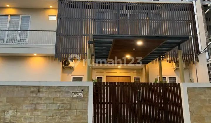 Dijual Rumah Posisi Hook BSD - Siap Huni
